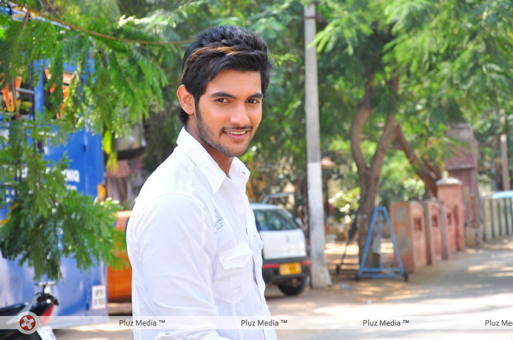 Aadi at Lovely Press Meet - Arrivals - Pictures | Picture 122181